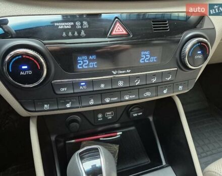 Красный Хендай Туксон, объемом двигателя 2 л и пробегом 97 тыс. км за 20500 $, фото 18 на Automoto.ua