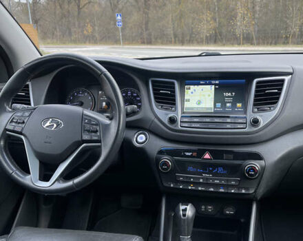 Красный Хендай Туксон, объемом двигателя 1.59 л и пробегом 123 тыс. км за 14600 $, фото 10 на Automoto.ua