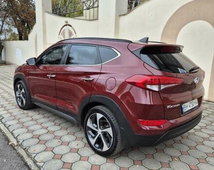 Красный Хендай Туксон, объемом двигателя 2 л и пробегом 97 тыс. км за 20500 $, фото 3 на Automoto.ua