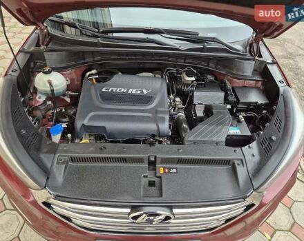 Красный Хендай Туксон, объемом двигателя 2 л и пробегом 97 тыс. км за 20500 $, фото 11 на Automoto.ua