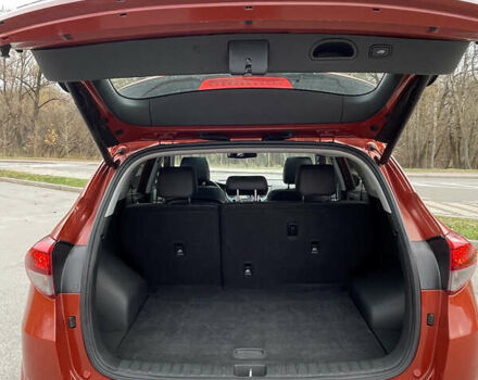 Красный Хендай Туксон, объемом двигателя 1.59 л и пробегом 123 тыс. км за 14600 $, фото 4 на Automoto.ua