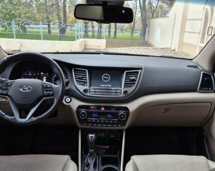 Красный Хендай Туксон, объемом двигателя 2 л и пробегом 97 тыс. км за 20500 $, фото 16 на Automoto.ua