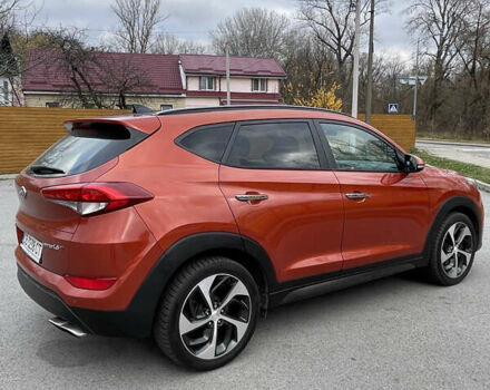 Красный Хендай Туксон, объемом двигателя 1.59 л и пробегом 123 тыс. км за 14600 $, фото 1 на Automoto.ua