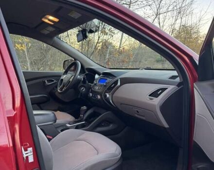 Хендай Туксон 2015 в Белой Церкве на Automoto.ua Красный Хендай Туксон, объемом двигателя 2 л и пробегом 174 тыс. км за 13500 $, фото 2 на Automoto.ua