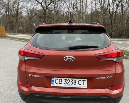 Красный Хендай Туксон, объемом двигателя 1.59 л и пробегом 123 тыс. км за 14600 $, фото 3 на Automoto.ua