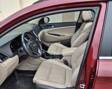 Красный Хендай Туксон, объемом двигателя 2 л и пробегом 97 тыс. км за 20500 $, фото 8 на Automoto.ua