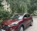 Красный Хендай Туксон, объемом двигателя 2 л и пробегом 93 тыс. км за 15800 $, фото 2 на Automoto.ua