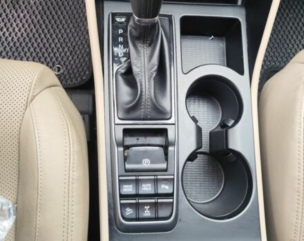 Червоний Хендай Туксон, об'ємом двигуна 2 л та пробігом 110 тис. км за 19800 $, фото 17 на Automoto.ua