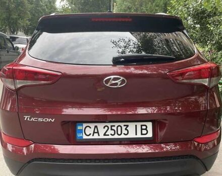 Красный Хендай Туксон, объемом двигателя 2 л и пробегом 93 тыс. км за 15800 $, фото 4 на Automoto.ua
