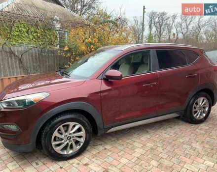 Красный Хендай Туксон, объемом двигателя 2 л и пробегом 123 тыс. км за 15300 $, фото 5 на Automoto.ua