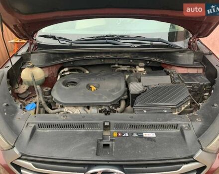 Красный Хендай Туксон, объемом двигателя 2 л и пробегом 123 тыс. км за 15300 $, фото 17 на Automoto.ua