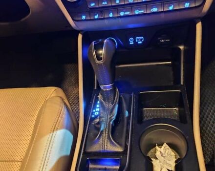 Красный Хендай Туксон, объемом двигателя 2.02 л и пробегом 110 тыс. км за 19800 $, фото 27 на Automoto.ua