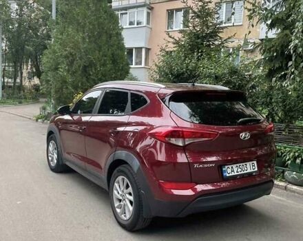 Красный Хендай Туксон, объемом двигателя 2 л и пробегом 93 тыс. км за 15800 $, фото 3 на Automoto.ua