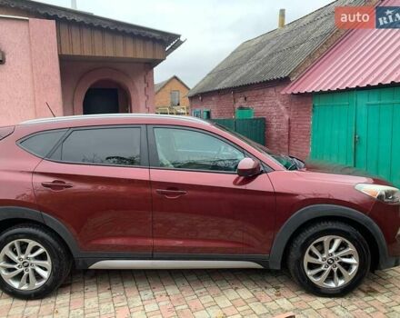 Красный Хендай Туксон, объемом двигателя 2 л и пробегом 123 тыс. км за 15300 $, фото 3 на Automoto.ua