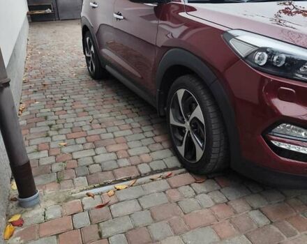 Красный Хендай Туксон, объемом двигателя 2.02 л и пробегом 110 тыс. км за 19800 $, фото 2 на Automoto.ua