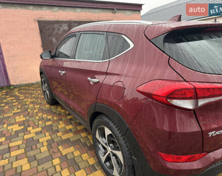 Красный Хендай Туксон, объемом двигателя 2 л и пробегом 110 тыс. км за 17000 $, фото 2 на Automoto.ua