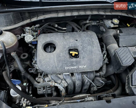 Красный Хендай Туксон, объемом двигателя 2 л и пробегом 110 тыс. км за 17000 $, фото 13 на Automoto.ua