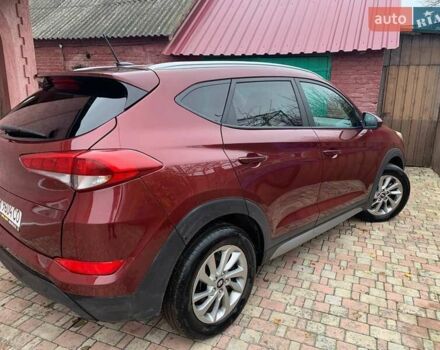 Красный Хендай Туксон, объемом двигателя 2 л и пробегом 123 тыс. км за 15300 $, фото 4 на Automoto.ua