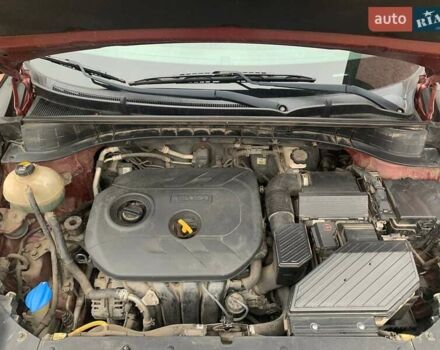 Красный Хендай Туксон, объемом двигателя 2 л и пробегом 123 тыс. км за 15300 $, фото 16 на Automoto.ua