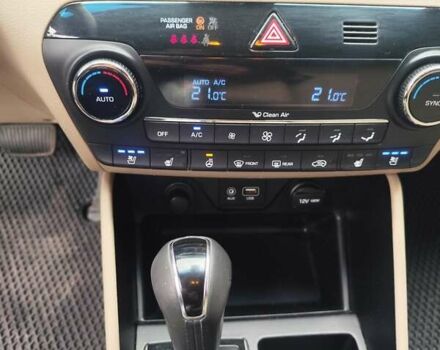 Красный Хендай Туксон, объемом двигателя 2.02 л и пробегом 110 тыс. км за 19800 $, фото 64 на Automoto.ua