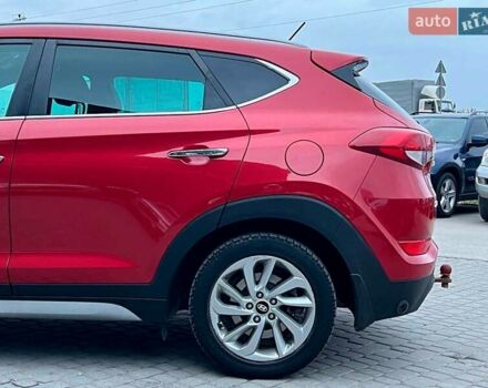 Червоний Хендай Туксон, об'ємом двигуна 2 л та пробігом 136 тис. км за 18690 $, фото 4 на Automoto.ua