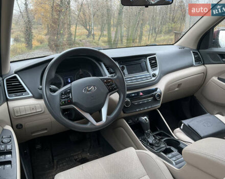 Червоний Хендай Туксон, об'ємом двигуна 2 л та пробігом 150 тис. км за 13300 $, фото 8 на Automoto.ua