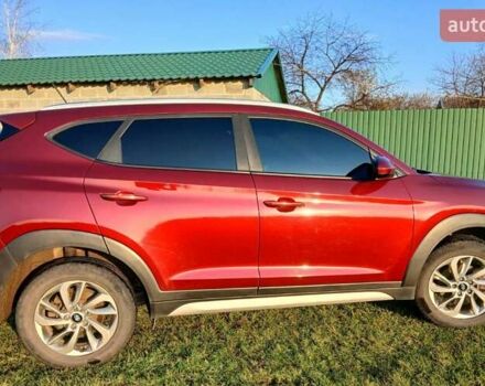 Красный Хендай Туксон, объемом двигателя 2 л и пробегом 133 тыс. км за 17900 $, фото 1 на Automoto.ua