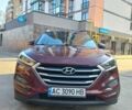 Красный Хендай Туксон, объемом двигателя 2 л и пробегом 117 тыс. км за 17850 $, фото 3 на Automoto.ua