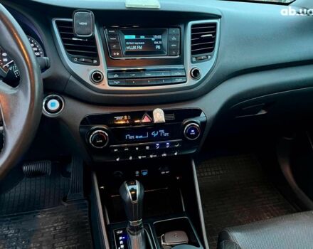 Червоний Хендай Туксон, об'ємом двигуна 2 л та пробігом 136 тис. км за 18690 $, фото 27 на Automoto.ua