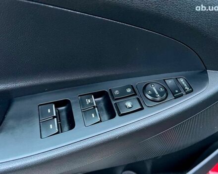 Червоний Хендай Туксон, об'ємом двигуна 2 л та пробігом 136 тис. км за 18690 $, фото 15 на Automoto.ua