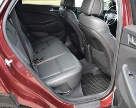 Красный Хендай Туксон, объемом двигателя 2 л и пробегом 34 тыс. км за 10000 $, фото 7 на Automoto.ua