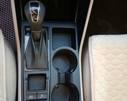 Красный Хендай Туксон, объемом двигателя 2 л и пробегом 133 тыс. км за 17900 $, фото 9 на Automoto.ua