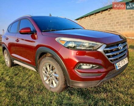 Красный Хендай Туксон, объемом двигателя 2 л и пробегом 133 тыс. км за 17900 $, фото 2 на Automoto.ua