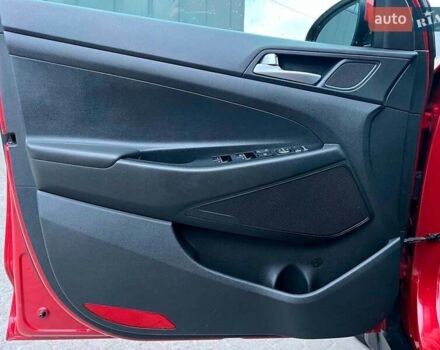 Червоний Хендай Туксон, об'ємом двигуна 2 л та пробігом 136 тис. км за 18690 $, фото 15 на Automoto.ua