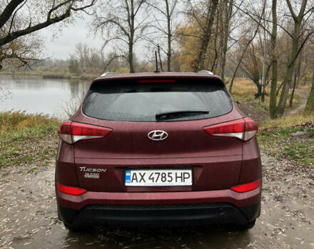 Червоний Хендай Туксон, об'ємом двигуна 2 л та пробігом 150 тис. км за 13300 $, фото 3 на Automoto.ua