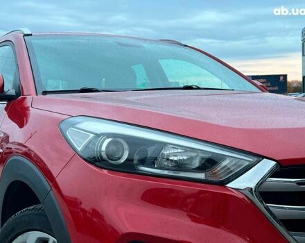 Червоний Хендай Туксон, об'ємом двигуна 2 л та пробігом 136 тис. км за 18690 $, фото 12 на Automoto.ua