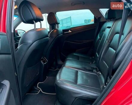 Червоний Хендай Туксон, об'ємом двигуна 2 л та пробігом 136 тис. км за 18690 $, фото 35 на Automoto.ua