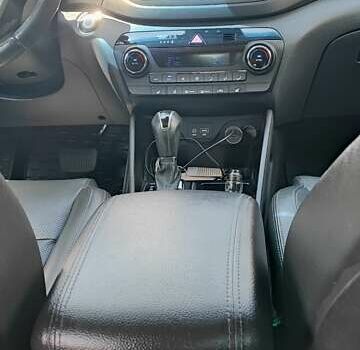 Червоний Хендай Туксон, об'ємом двигуна 2 л та пробігом 72 тис. км за 21500 $, фото 16 на Automoto.ua