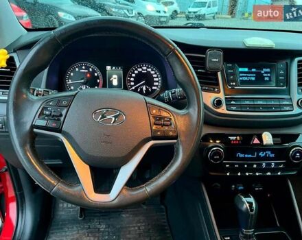 Червоний Хендай Туксон, об'ємом двигуна 2 л та пробігом 136 тис. км за 18690 $, фото 23 на Automoto.ua