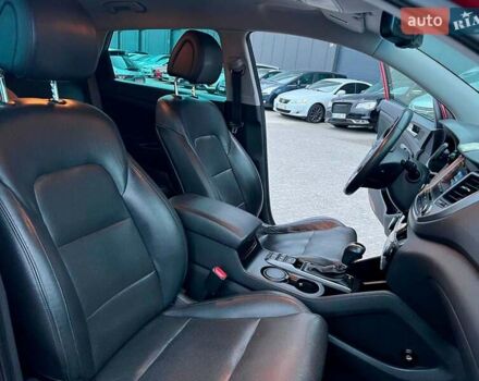 Червоний Хендай Туксон, об'ємом двигуна 2 л та пробігом 136 тис. км за 18690 $, фото 40 на Automoto.ua