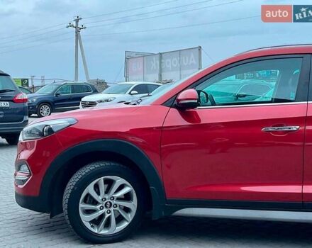 Червоний Хендай Туксон, об'ємом двигуна 2 л та пробігом 136 тис. км за 18690 $, фото 3 на Automoto.ua