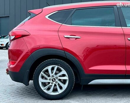 Червоний Хендай Туксон, об'ємом двигуна 2 л та пробігом 136 тис. км за 18690 $, фото 8 на Automoto.ua