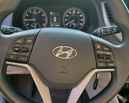 Красный Хендай Туксон, объемом двигателя 2 л и пробегом 133 тыс. км за 17900 $, фото 7 на Automoto.ua