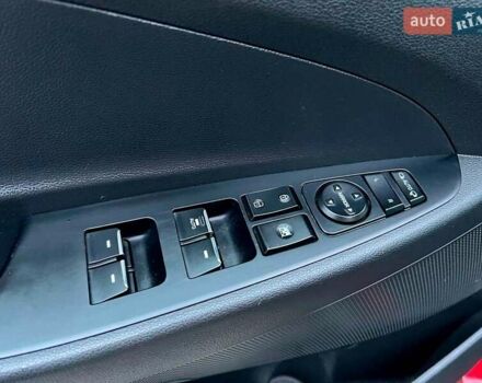 Червоний Хендай Туксон, об'ємом двигуна 2 л та пробігом 136 тис. км за 18690 $, фото 16 на Automoto.ua