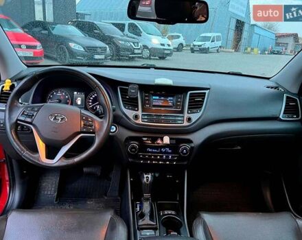 Червоний Хендай Туксон, об'ємом двигуна 2 л та пробігом 136 тис. км за 18690 $, фото 38 на Automoto.ua