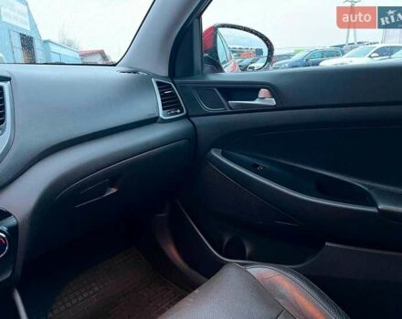 Червоний Хендай Туксон, об'ємом двигуна 2 л та пробігом 136 тис. км за 18690 $, фото 31 на Automoto.ua