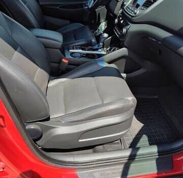 Червоний Хендай Туксон, об'ємом двигуна 2 л та пробігом 72 тис. км за 21500 $, фото 3 на Automoto.ua