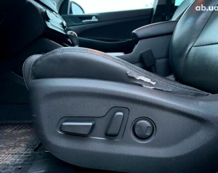 Червоний Хендай Туксон, об'ємом двигуна 2 л та пробігом 136 тис. км за 18690 $, фото 19 на Automoto.ua