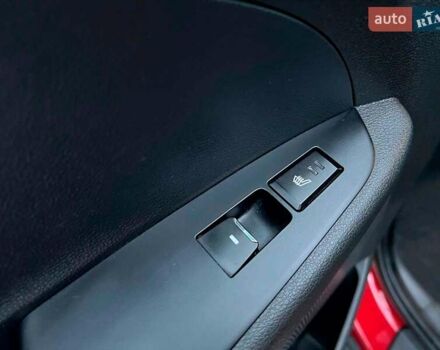 Червоний Хендай Туксон, об'ємом двигуна 2 л та пробігом 136 тис. км за 18690 $, фото 34 на Automoto.ua