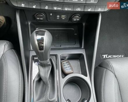 Красный Хендай Туксон, объемом двигателя 2.4 л и пробегом 79 тыс. км за 28500 $, фото 25 на Automoto.ua